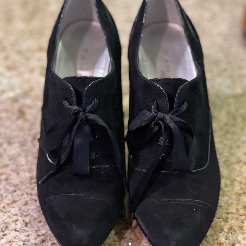 Elegant Black Women's Shoes Tahari